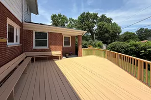 2022 E Woodview Dr, Mount Prospect, IL 60056 - Photo 9