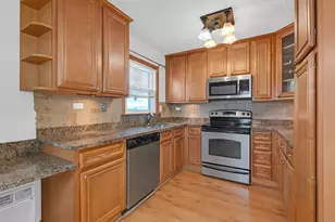 9449 Kelvin Ln, Schiller Park, IL 60176 - Photo 3