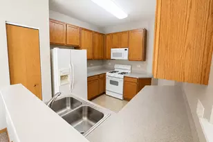 647 Jonathan Dr, Round Lake, IL 60073 - Photo 3