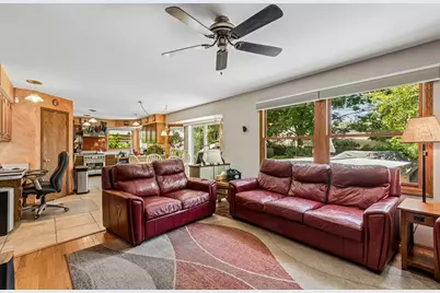 219 Woodlawn Drive, Mundelein, IL 60060 - Photo 5