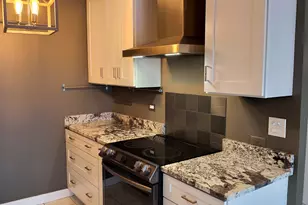 1060 N Farnsworth Ave, Aurora, IL 60505 - Photo 5