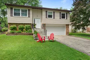 138 S Berteau Ave, Bartlett, IL 60103 - Photo 1