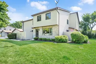 1042 Schoolgate Rd, New Lenox, IL 60451 - Photo 1