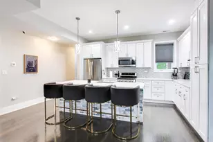 616 E 46th St, Chicago, IL 60653 - Photo 5