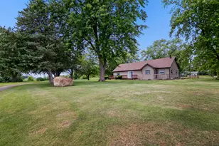 5472 E 2000 N Rd, Kankakee, IL 60901 - Photo 5