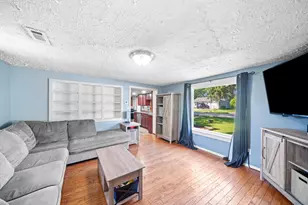817 S Hugh St, Plano, IL 60545 - Photo 9