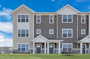 2728 Arrowhead Dr, Pingree Grove, IL 60140 - Photo 1