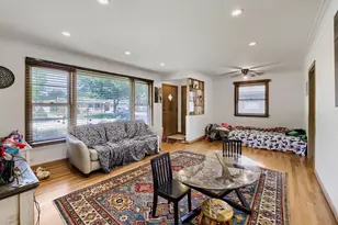 603 N Wilshire Ln, Arlington Heights, IL 60004 - Photo 3