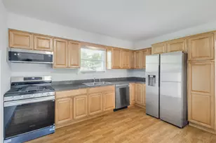 5226 Riverside Dr, Richton Park, IL 60471 - Photo 5