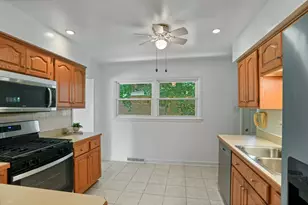 1419 W St James Pl, Arlington Heights, IL 60005 - Photo 9