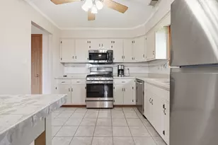11111 Heritage Dr, Palos Hills, IL 60465 - Photo 7