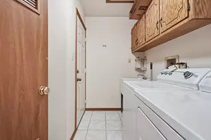 11111 Heritage Dr, Palos Hills, IL 60465 - Photo 9