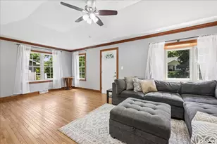 116 Valley Dr, Oakwood Hills, IL 60013 - Photo 5