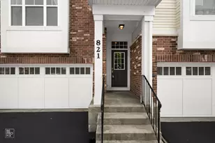 821 W Chase Ln, Palatine, IL 60067 - Photo 3