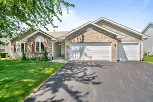 219 Acorn Dr, Poplar Grove, IL 61065 - Photo 3