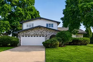 16W707 90th St, Willowbrook, IL 60527 - Photo 1