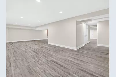 800 Ridgemoor Drive W, Willowbrook, IL 60527 - Photo 23