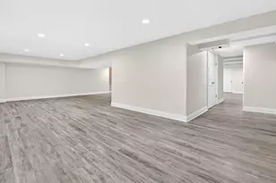 800 Ridgemoor Dr W, Willowbrook, IL 60527 - Photo 23