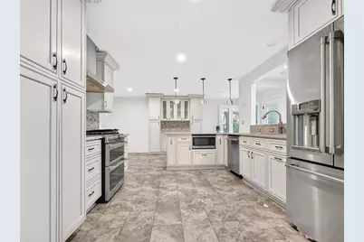 800 Ridgemoor Drive W, Willowbrook, IL 60527 - Photo 7