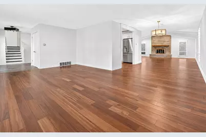 800 Ridgemoor Drive W, Willowbrook, IL 60527 - Photo 5
