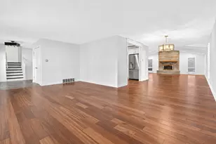 800 Ridgemoor Dr W, Willowbrook, IL 60527 - Photo 5