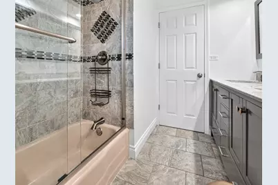800 Ridgemoor Drive W, Willowbrook, IL 60527 - Photo 19