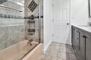 800 Ridgemoor Dr W, Willowbrook, IL 60527 - Photo 19