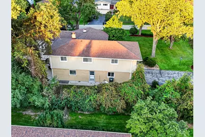 800 Ridgemoor Drive W, Willowbrook, IL 60527 - Photo 27