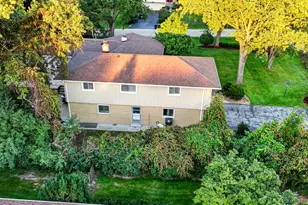 800 Ridgemoor Dr W, Willowbrook, IL 60527 - Photo 27