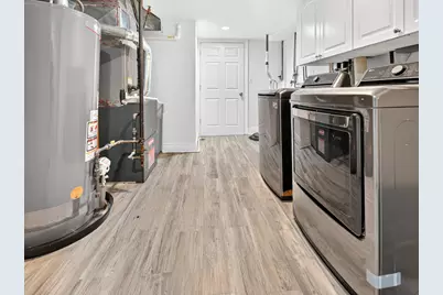 800 Ridgemoor Drive W, Willowbrook, IL 60527 - Photo 25