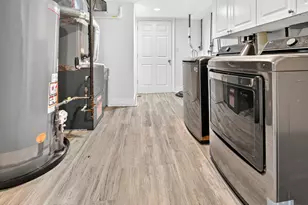 800 Ridgemoor Dr W, Willowbrook, IL 60527 - Photo 25