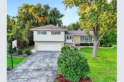 800 Ridgemoor Drive W, Willowbrook, IL 60527 - Photo 1