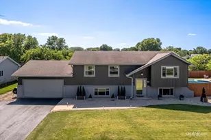 531 N Sycamore St, Hinckley, IL 60520 - Photo 1