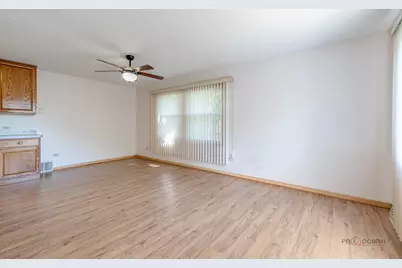 3615 Grandmore Avenue, Gurnee, IL 60031 - Photo 7