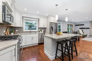 605 Hyde Park Ln, Naperville, IL 60565 - Photo 11