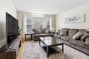 2545 W Summerdale Ave, Chicago, IL 60625 - Photo 3