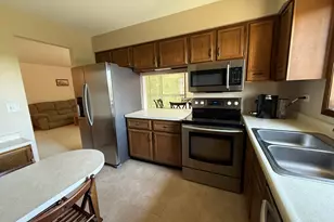 6135 Essex Ct, Willowbrook, IL 60527 - Photo 7