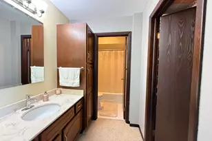 6135 Essex Ct, Willowbrook, IL 60527 - Photo 11
