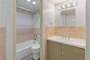 175 E Delaware Pl, Chicago, IL 60611 - Photo 11