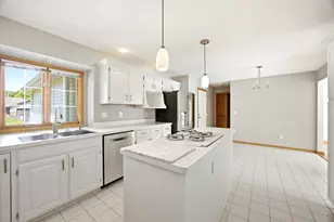 11497 Ridgecrest Dr, Roscoe, IL 61073 - Photo 11
