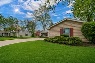 401 Greentree Pkwy, Libertyville, IL 60048 - Photo 3