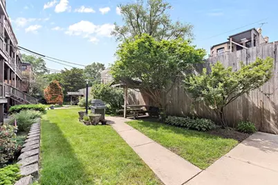 1044 W Byron Street #2E, Chicago, IL 60613 - Photo 15