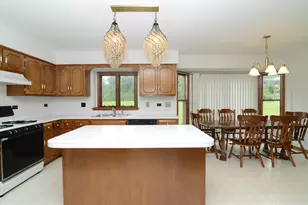 650 Lavina Ct, Bolingbrook, IL 60440 - Photo 11