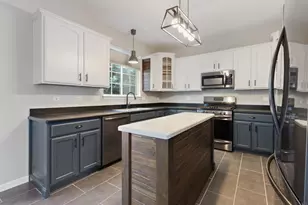 2255 Hudson Cir, Aurora, IL 60502 - Photo 9