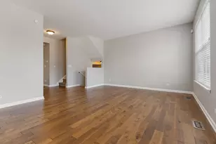 2255 Hudson Cir, Aurora, IL 60502 - Photo 5