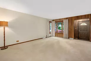 393 Grandview Ave, Glen Ellyn, IL 60137 - Photo 3