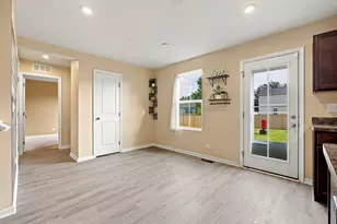 300 Carriage Ln, Joliet, IL 60433 - Photo 5