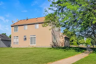 384 S Clearview Circle, Round Lake, IL 60073 - Photo 25