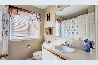 384 S Clearview Circle, Round Lake, IL 60073 - Photo 15
