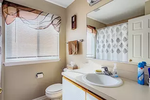 384 S Clearview Circle, Round Lake, IL 60073 - Photo 15